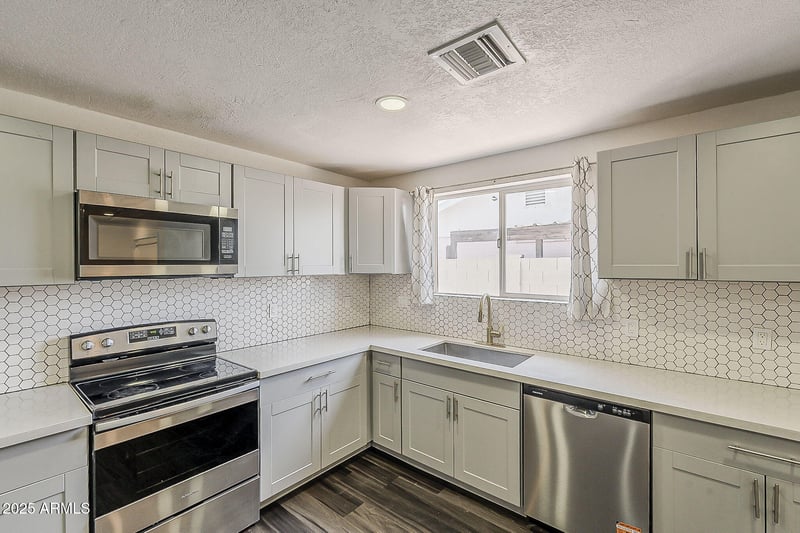3017 46th Dr, Phoenix, AZ 85031