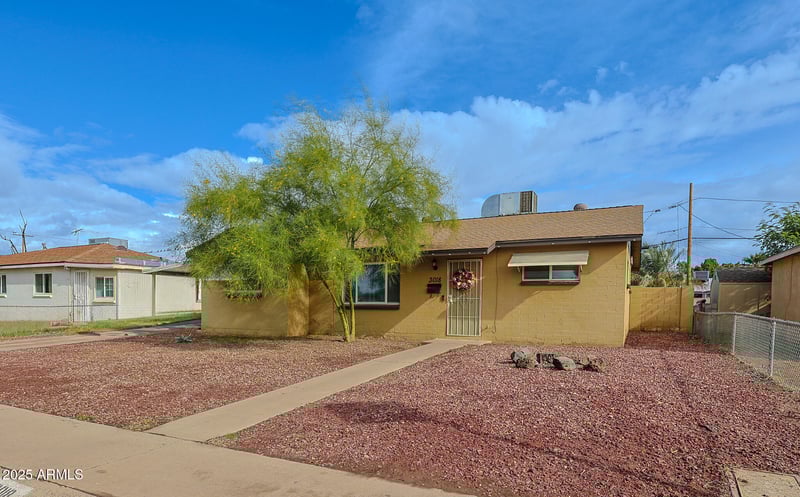 3018 Lawrence Ln, Phoenix, AZ 85051