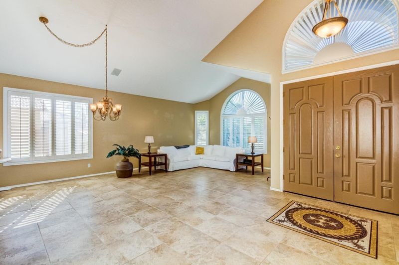 302 E Elgin St, Gilbert, AZ 85295