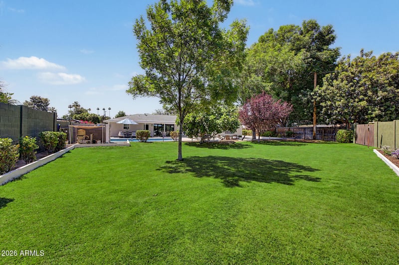 302 E Harmont Dr, Phoenix, AZ 85020