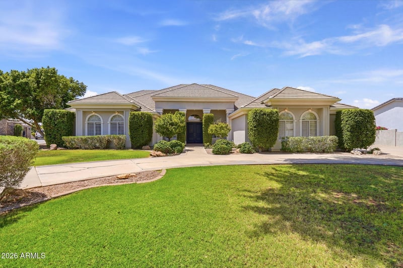 302 S Tucana Ct, Gilbert, AZ 85296