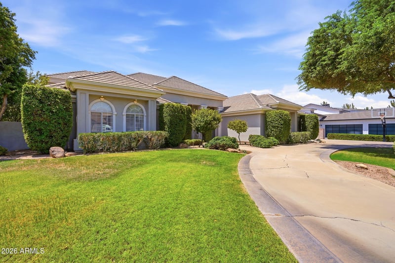 302 S Tucana Ct, Gilbert, AZ 85296