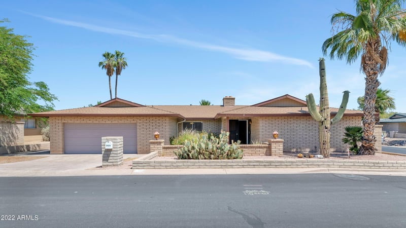 3020 E Calaveros Dr, Phoenix, AZ 85028