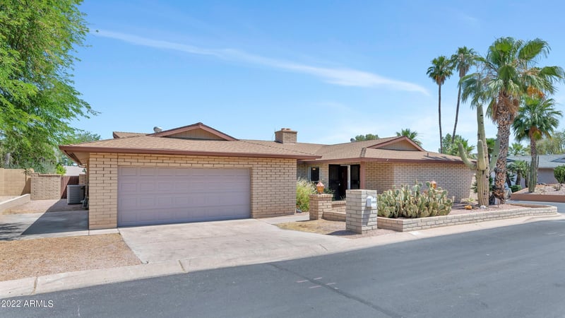 3020 E Calaveros Dr, Phoenix, AZ 85028