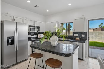 3020 E Kings Ave, Phoenix, AZ 85032