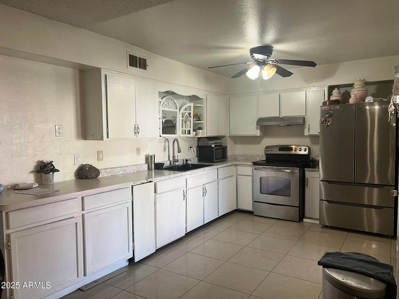 3020 N 64th Dr, Phoenix, AZ 85033
