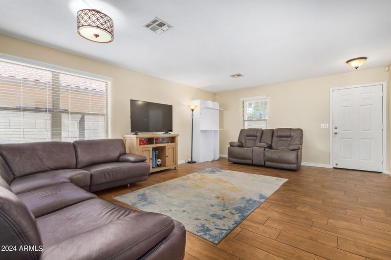 3020 W Red Fox Rd, Phoenix, AZ 85083