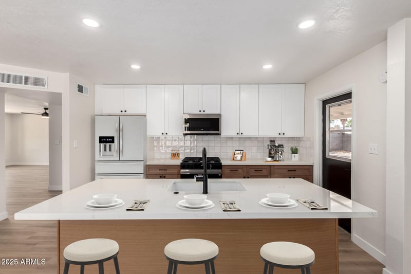3021 Angela Dr, Phoenix, AZ 85053
