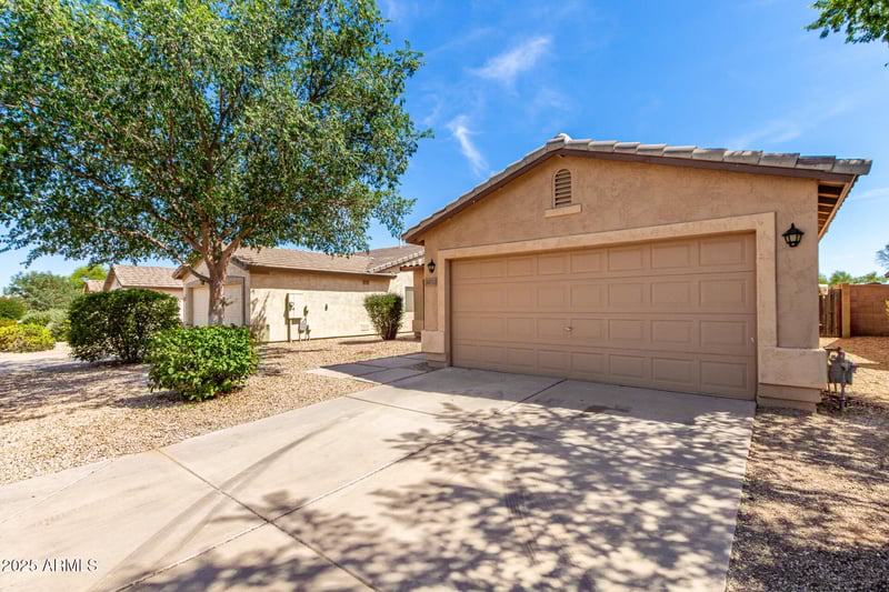 30212 Sunray Dr, San Tan Valley, AZ 85143