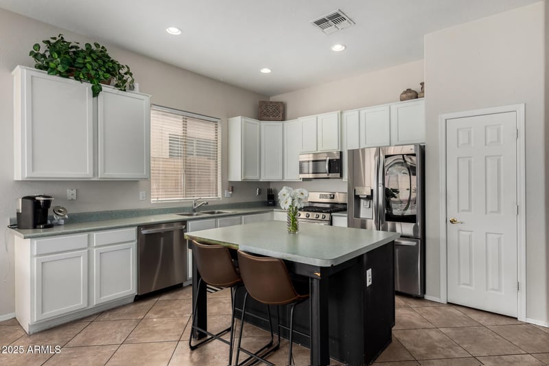 3022 Redwood Ln, Phoenix, AZ 85045