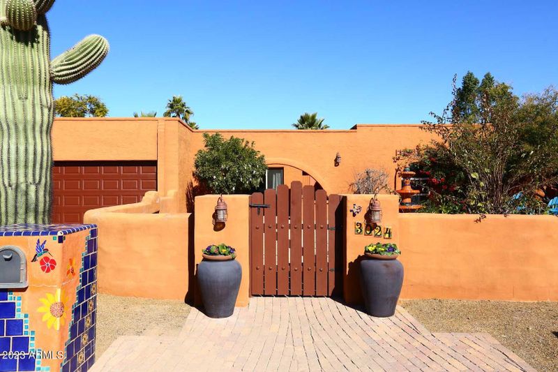 3024 E Vista Dr, Phoenix, AZ 85032