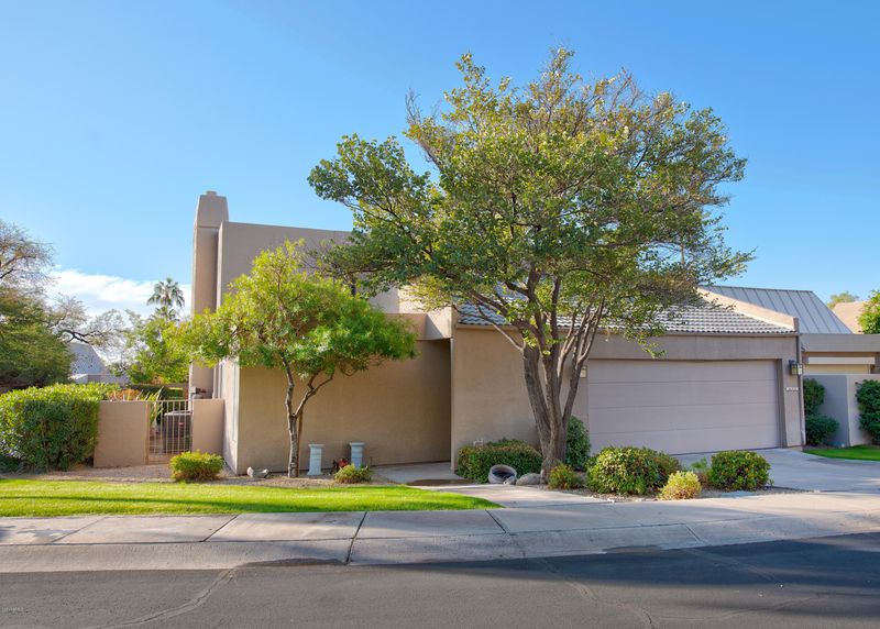 3027 E Stella Ln, Phoenix, AZ 85016
