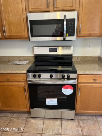 3027 Red Fox Rd, Phoenix, AZ 85083