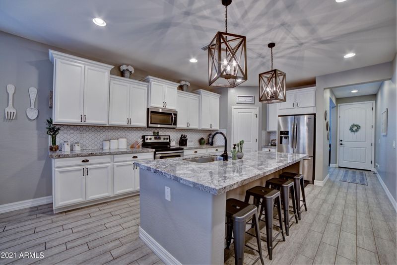 3028 W Thorn Tree Dr, Phoenix, AZ 85085