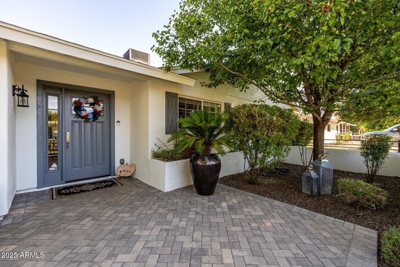 303 Loma Ln, Phoenix, AZ 85021