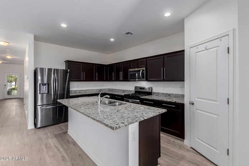 303 Mammoth Cave Dr, San Tan Valley, AZ 85140