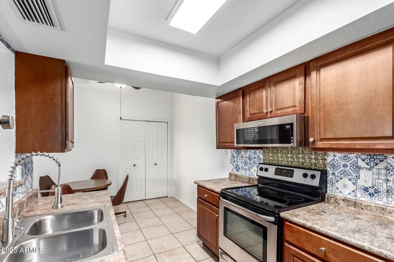 3030 Alma School Rd #10, Mesa, AZ 85210