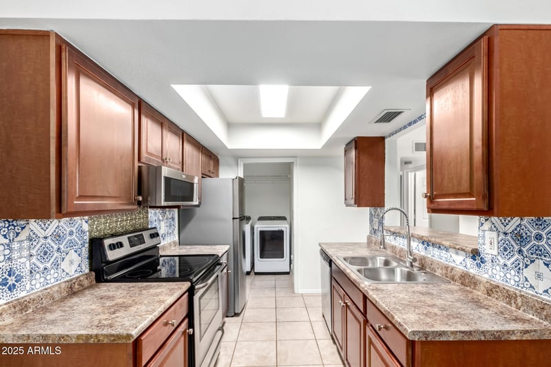 3030 Alma School Rd #10, Mesa, AZ 85210