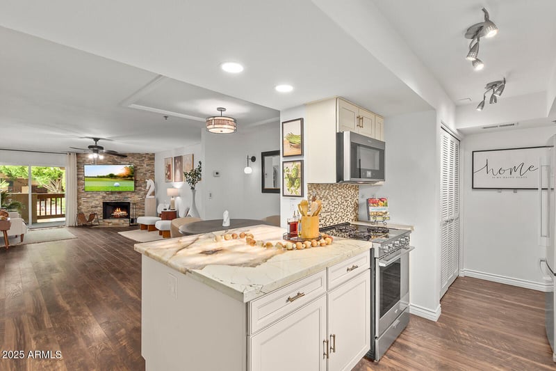 3031 Civic Center Pz #245, Scottsdale, AZ 85251