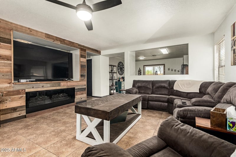 3032 Red Fox Rd, Phoenix, AZ 85083