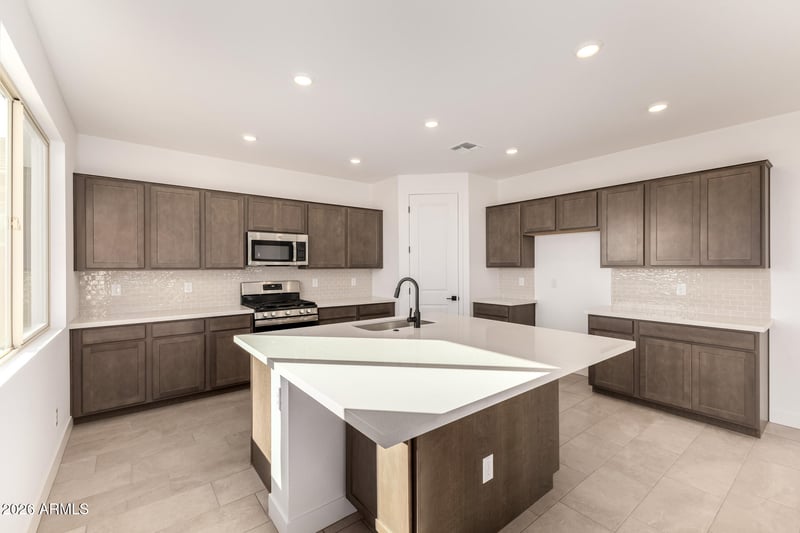 3033 Mecklenburg Way, San Tan Valley, AZ 85143