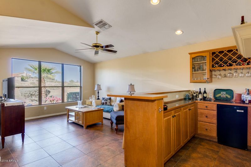 3033 E Winchcomb Dr, Phoenix, AZ 85032