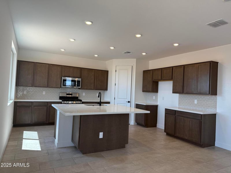 3033 Mecklenburg Way, San Tan Valley, AZ 85143