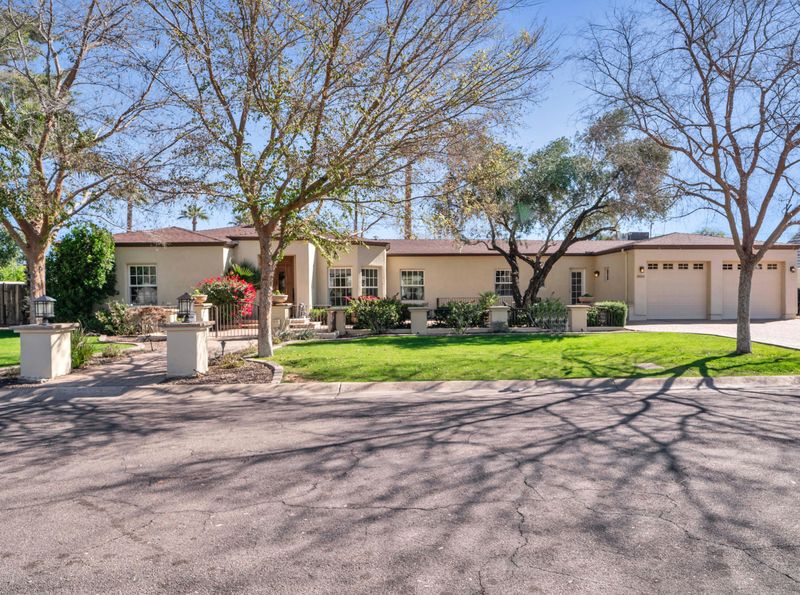 3033 N Manor Dr E, Phoenix, AZ 85014