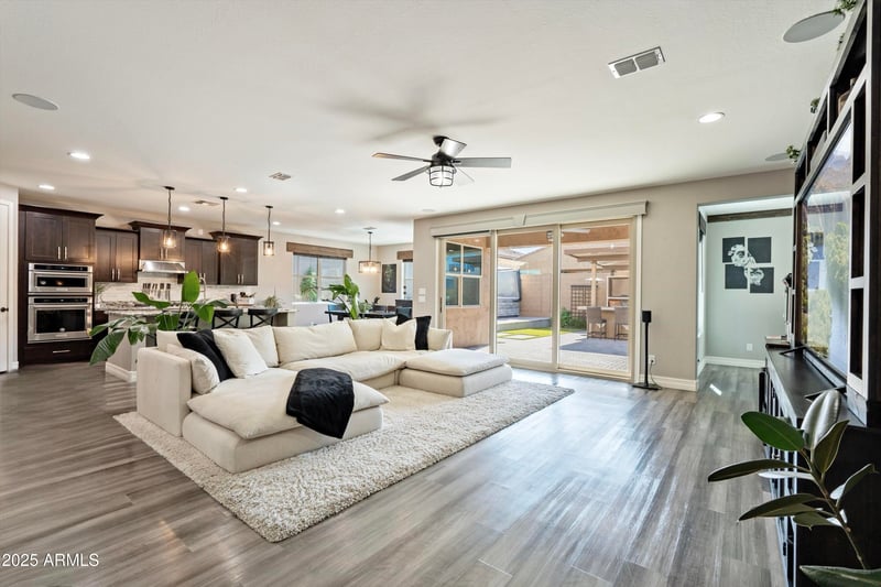 3033 Night Owl Ln, Phoenix, AZ 85085