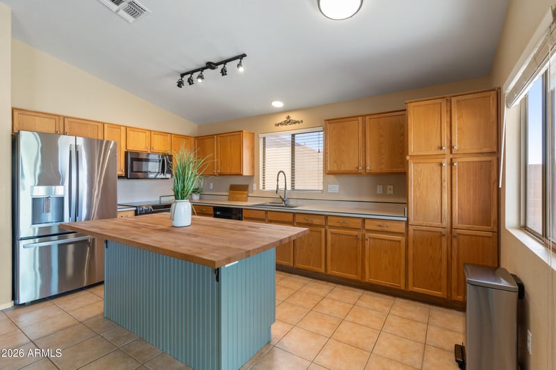 30356 Royal Oak Way, San Tan Valley, AZ 85143