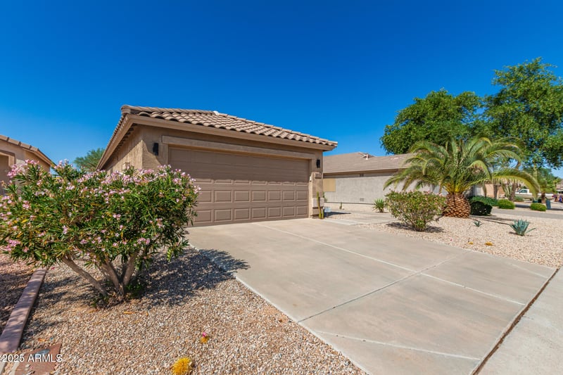 30374 Sunray Dr, San Tan Valley, AZ 85143