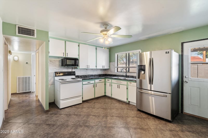 304 Echo Ln, Phoenix, AZ 85020