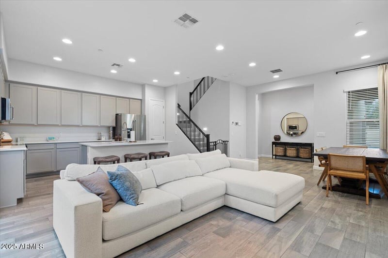 3041 37th Way, Phoenix, AZ 85018