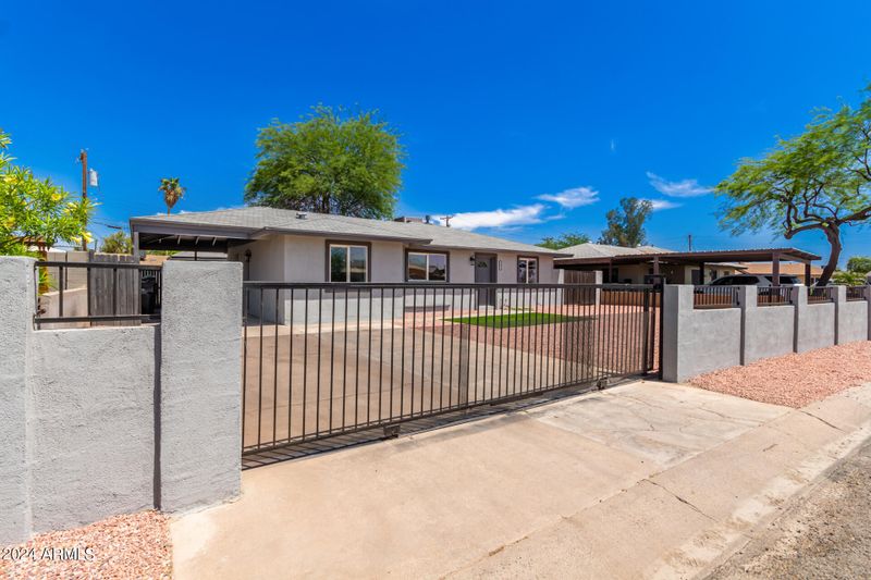 3041 N 37th Dr, Phoenix, AZ 85019
