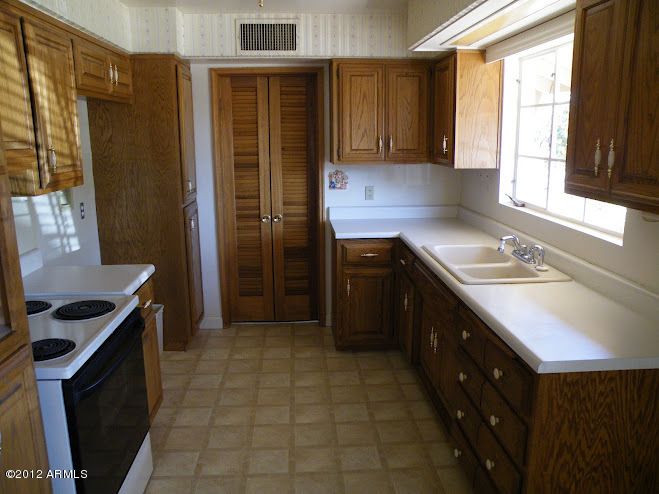 3042 E Highland Ave, Phoenix, AZ 85016