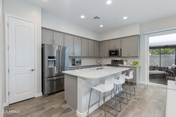 3045 37th Way, Phoenix, AZ 85018