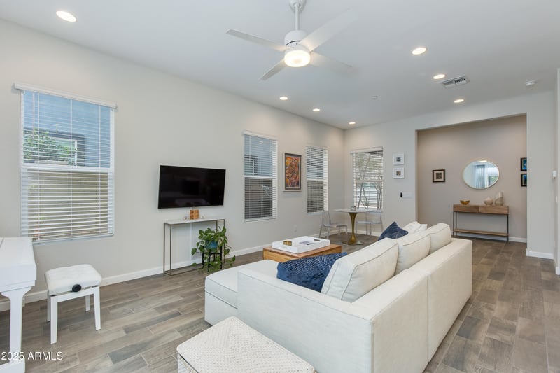 3045 37th Way, Phoenix, AZ 85018
