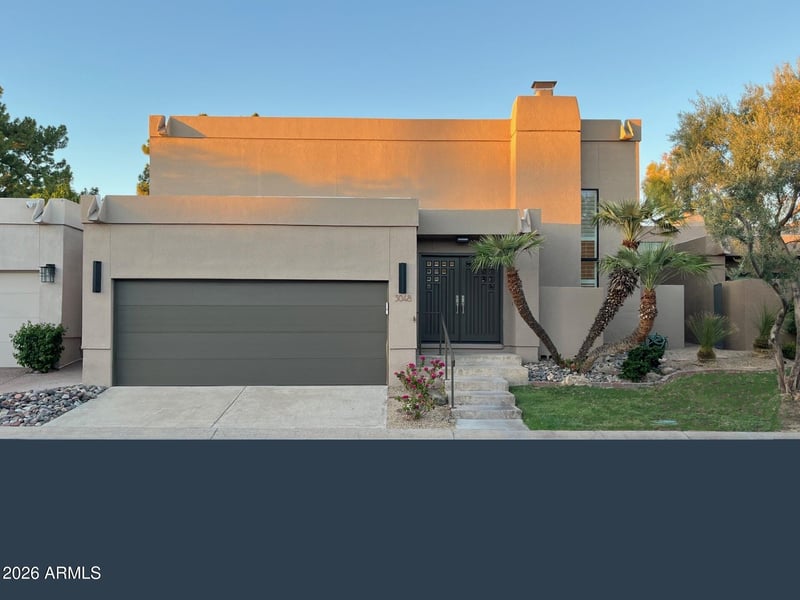 3048 E Stella Ln, Phoenix, AZ 85016