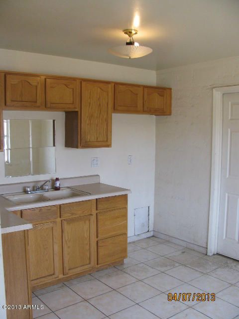 3049 W Camelback Rd, Phoenix, AZ 85017