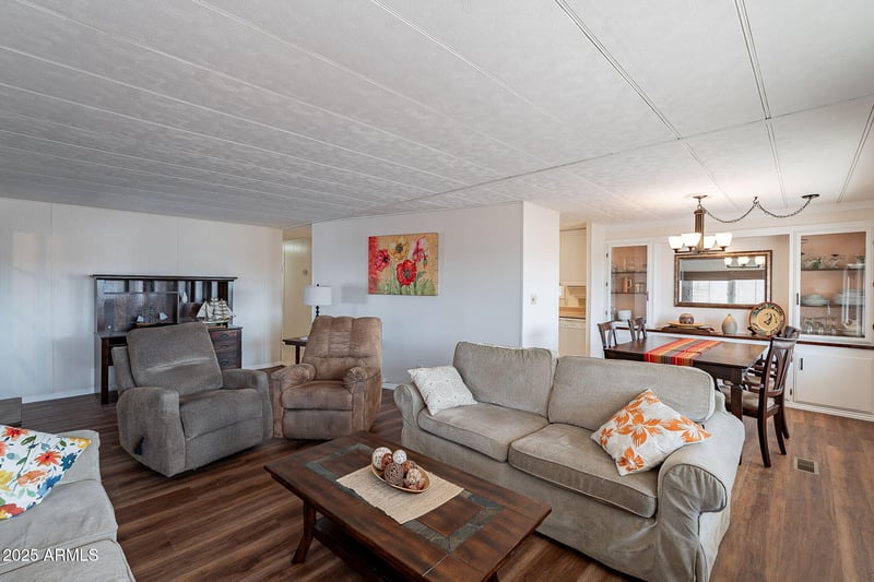 305 72nd Pl, Mesa, AZ 85208