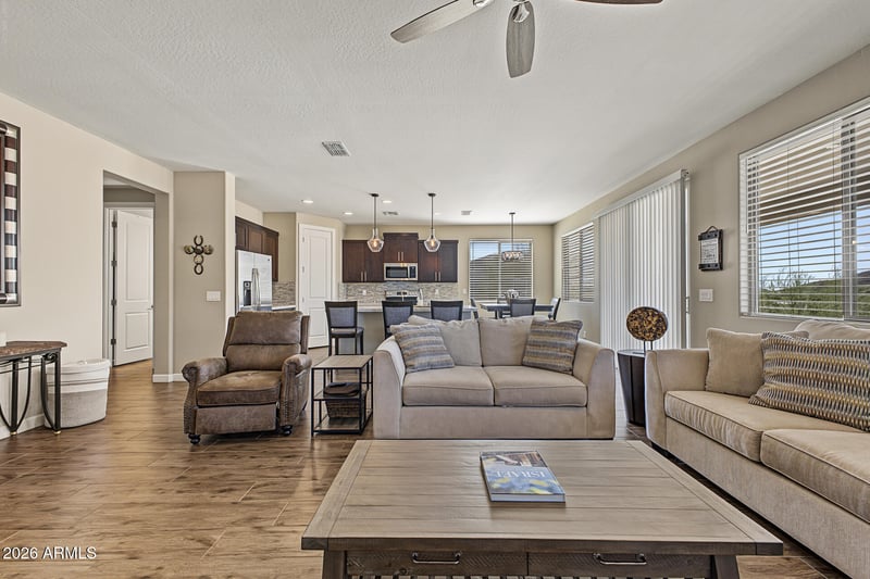 305 W Leann Ln, New River, AZ 85087
