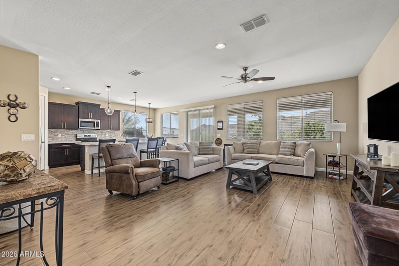 305 W Leann Ln, New River, AZ 85087