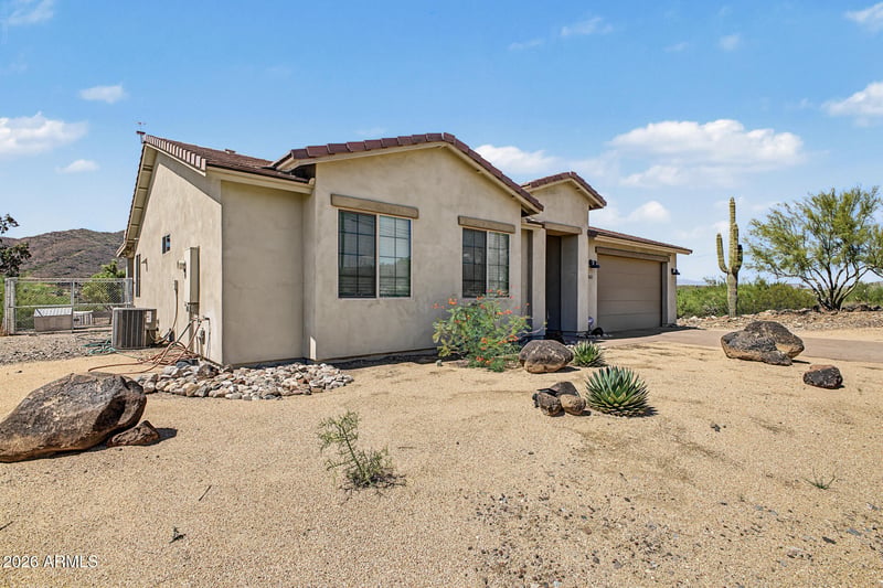 305 W Leann Ln, New River, AZ 85087