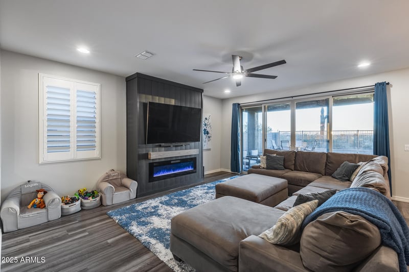 3054 Night Owl Ln, Phoenix, AZ 85085