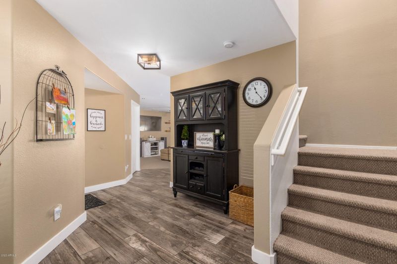 3055 E Hononegh Dr, Phoenix, AZ 85050