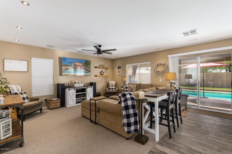 3055 E Hononegh Dr, Phoenix, AZ 85050