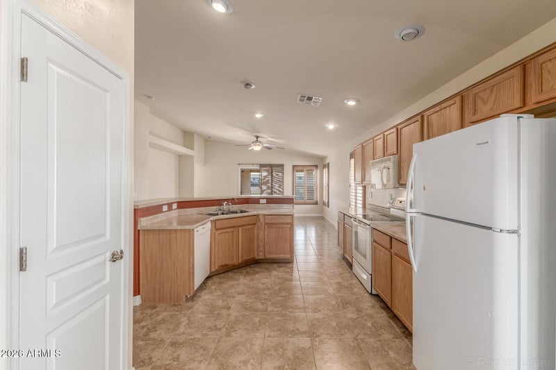 30552 Zircon Dr, San Tan Valley, AZ 85143
