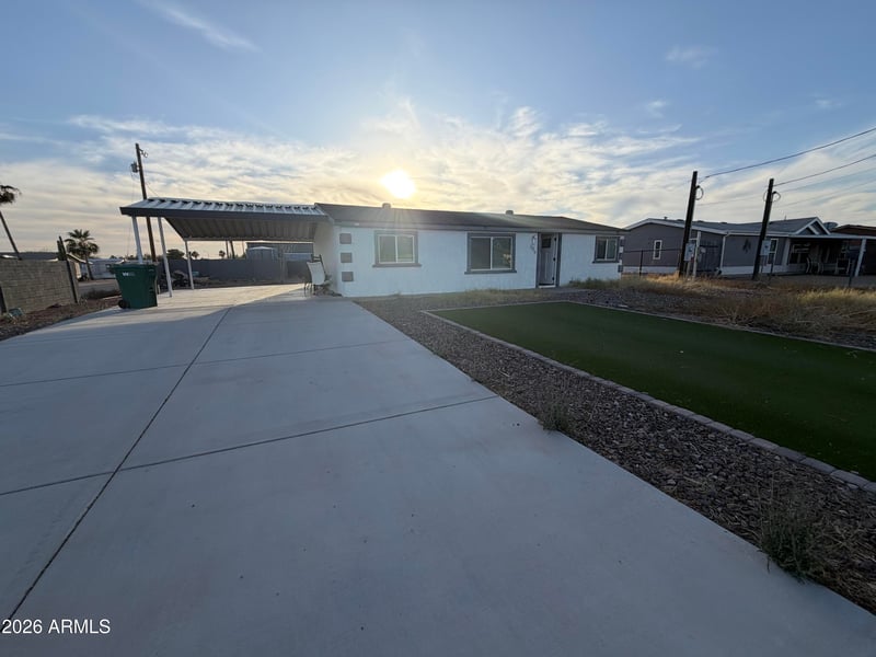 306 Hawes Rd, Mesa, AZ 85207