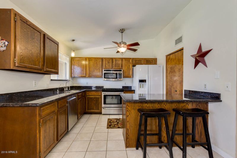 307 E Leah Ln, Gilbert, AZ 85234