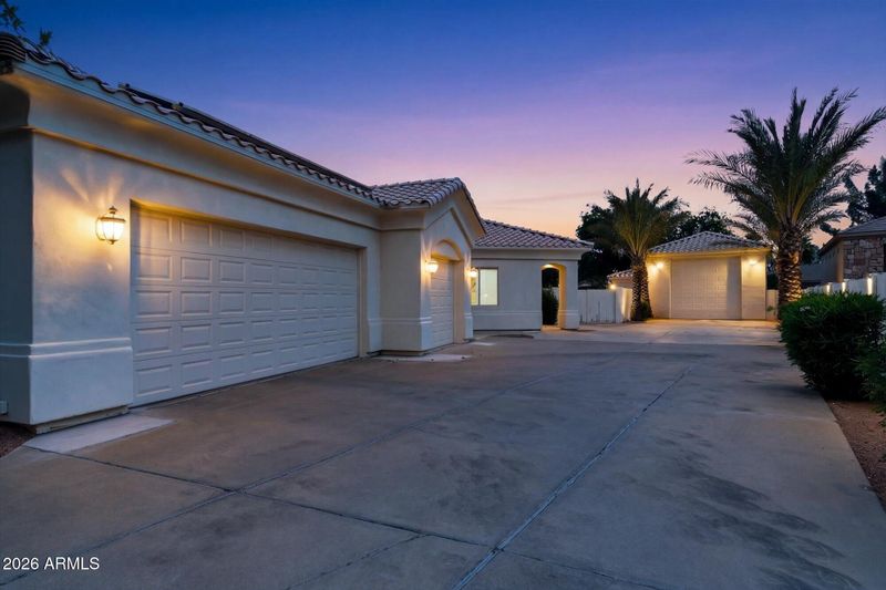 307 S Rochester Ct, Gilbert, AZ 85296